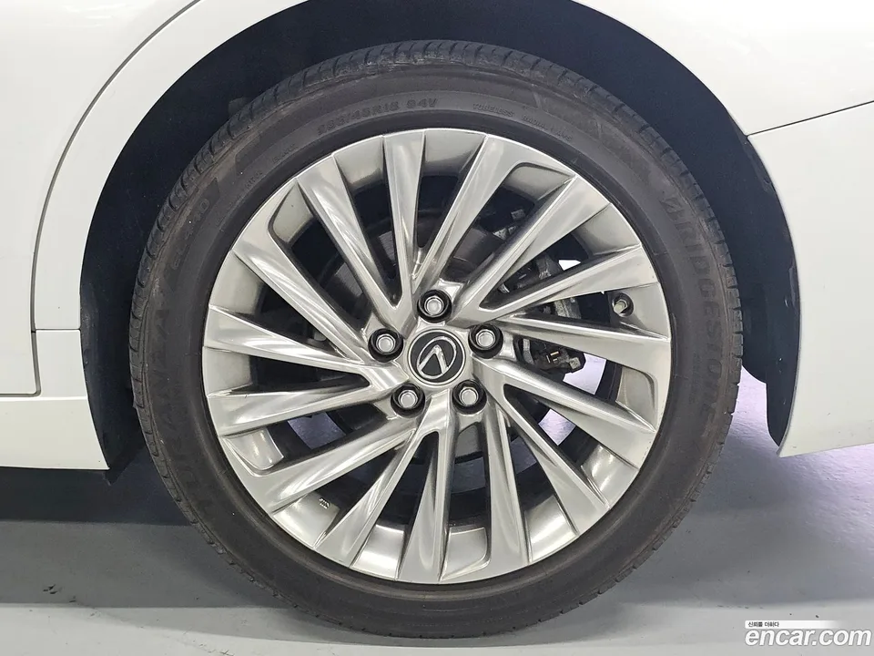 Lexus ES 300h 2023 — thumbnail 2