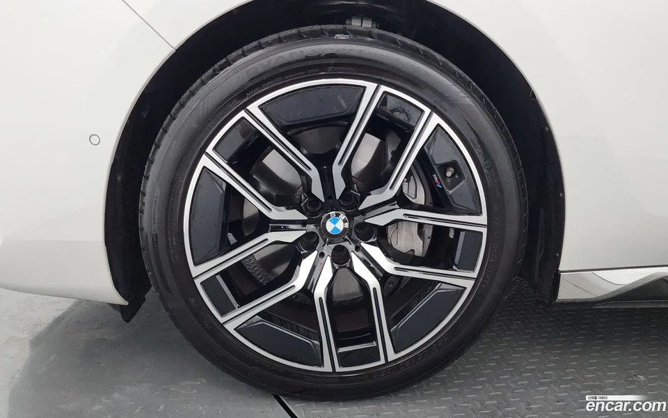 BMW 7 Series 740i xDrive M 2025 — thumbnail 5