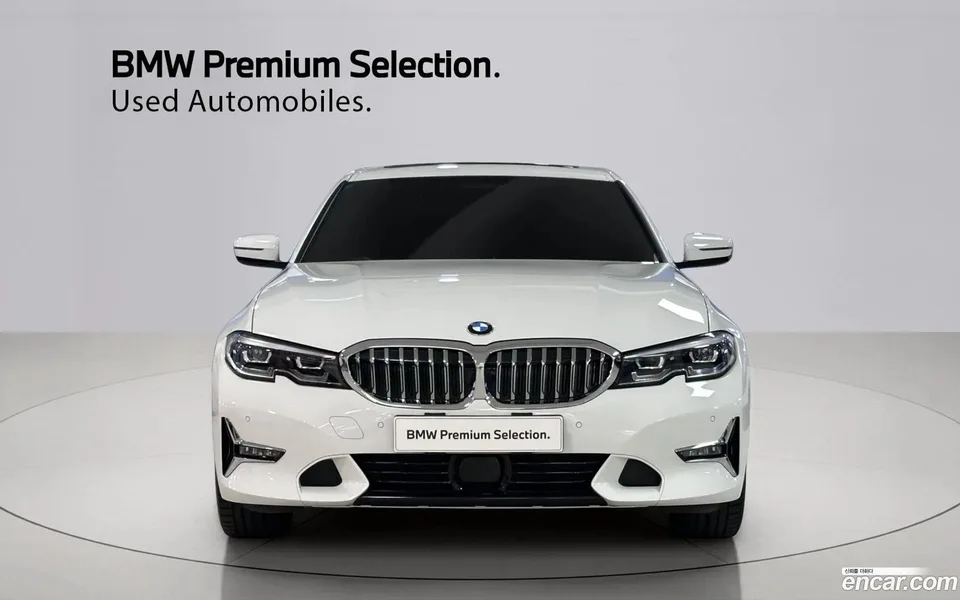 BMW 3 Series 320i 2022 — thumbnail 3