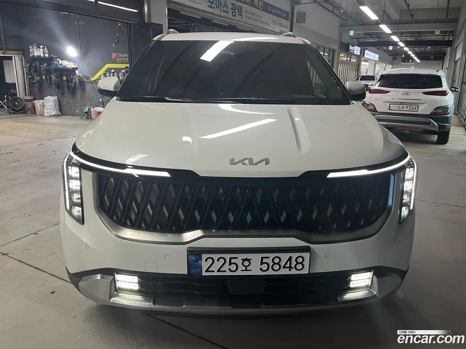 Kia Carnival HEV 9 2025 — photo 1, buy with delivery to Moscow