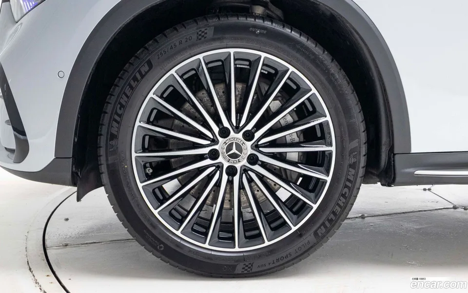 Mercedes-Benz GLC-Class GLC300 4MATIC 2025 — thumbnail 2