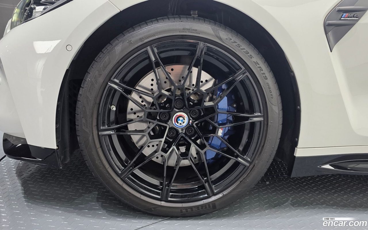 BMW M4 2023 — 2