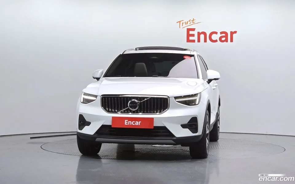 Volvo XC40 B4 2024 — миниатюра 3