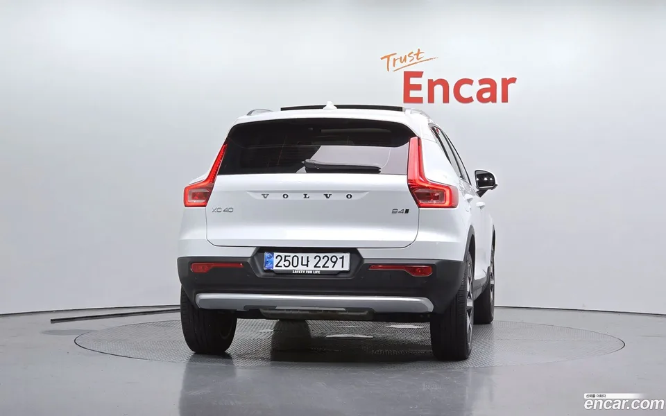 Volvo XC40 B4 2024 — миниатюра 4