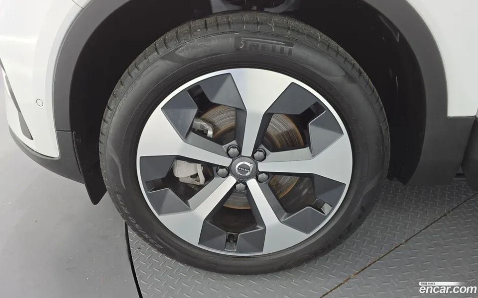 Volvo XC40 B4 2024 — миниатюра 5
