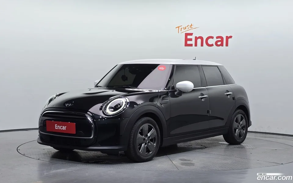 MINI Cooper 5 2023 — photo 1, buy with delivery to Moscow