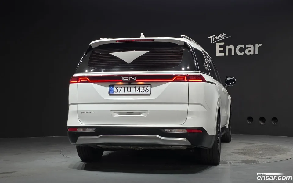 Kia Carnival 9 2023 — thumbnail 4