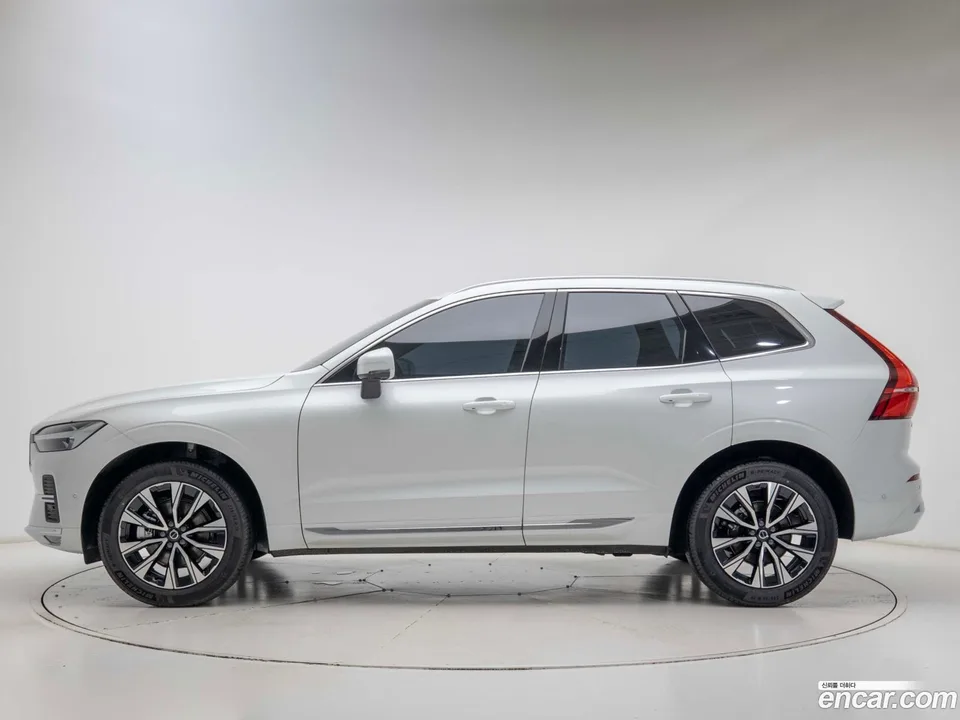 Volvo XC60 B5 2025 — thumbnail 4