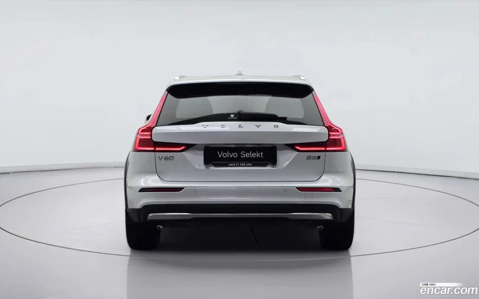 Volvo V60 Cross Country B5 AWD 2025 — thumbnail 2