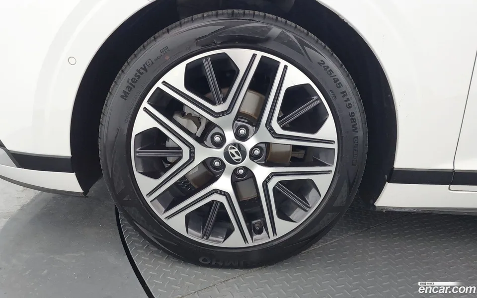 Hyundai Grandeur 2.5 2WD 2023 — thumbnail 2
