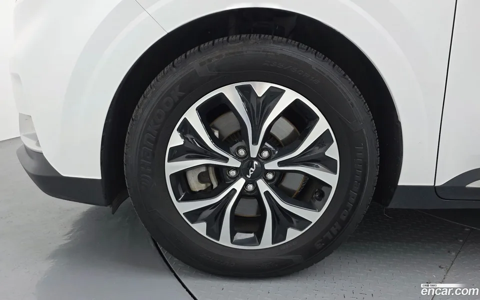 Kia Carnival 9 2023 — thumbnail 2