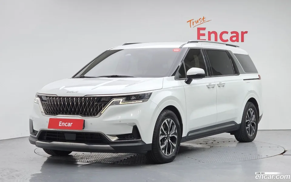 Kia Carnival 9 2023 — photo 1, buy with delivery to Moscow
