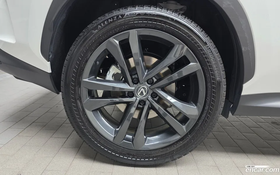 Lexus NX 350h 2024 — thumbnail 2