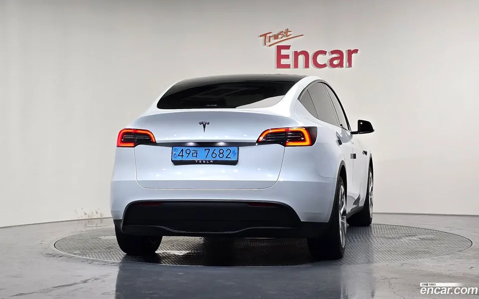 Tesla Model Y RWD 2024 — thumbnail 4