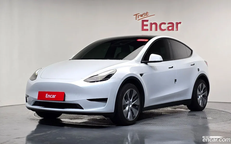 Tesla Model Y RWD 2024 — photo 1, buy with delivery to Moscow