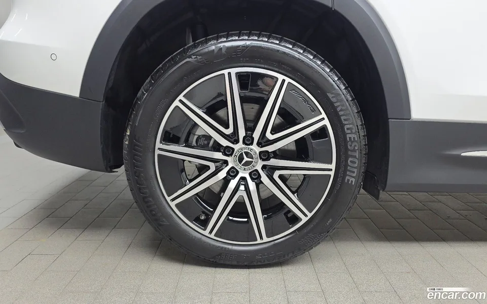 Mercedes-Benz EQB EQB300 4MATIC AMG 2025 — thumbnail 2