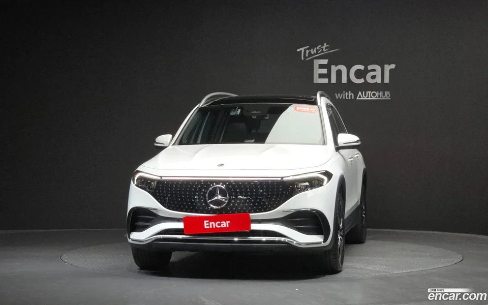 Mercedes-Benz EQB EQB300 4MATIC AMG 2025 — thumbnail 3