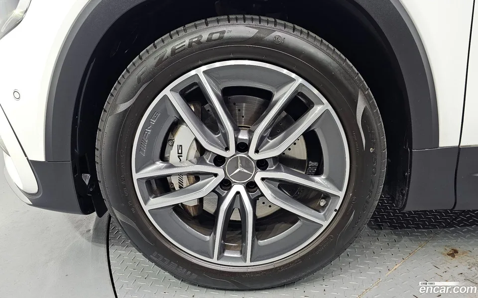 Mercedes-Benz GLB-Class AMG GLB35 4MATIC 2024 — thumbnail 2