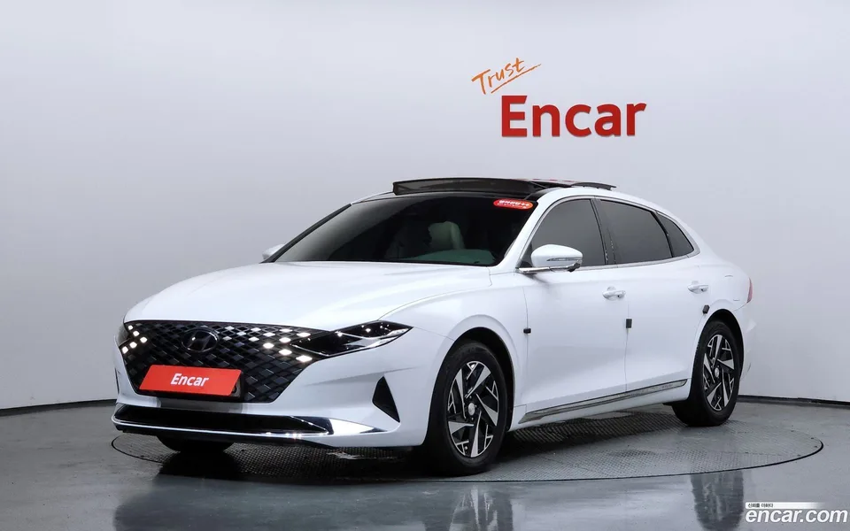 Hyundai Grandeur IG Hybrid 2022 — photo 1, buy with delivery to Moscow