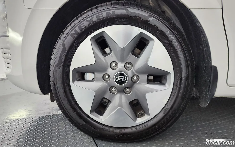 Hyundai Staria 4WD 11 2025 — thumbnail 2