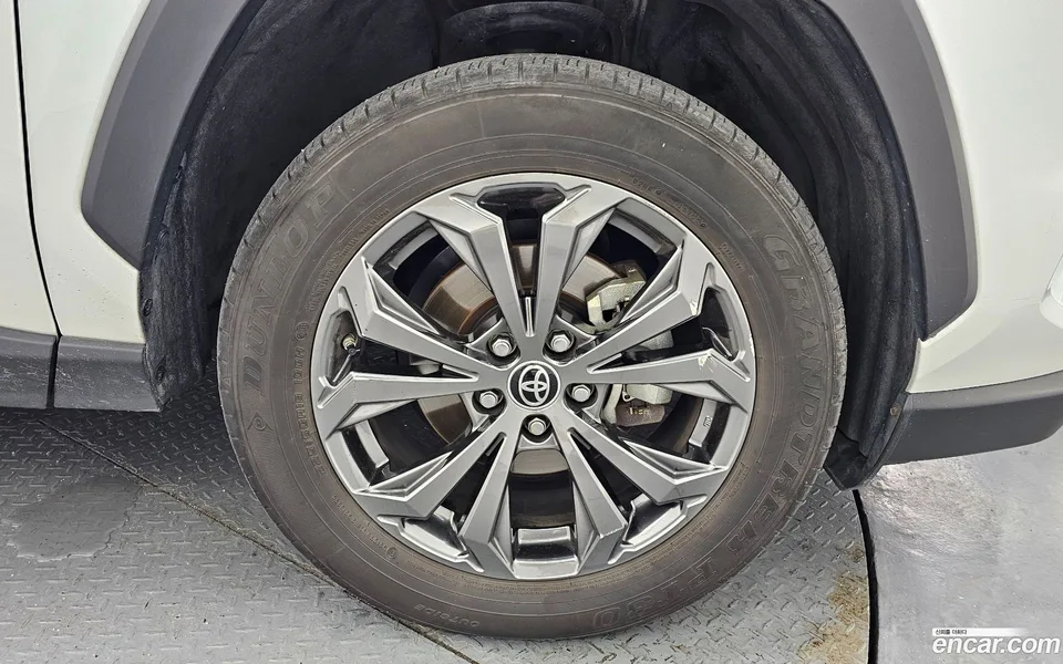 Toyota RAV4 2.5 4WD LTD 2023 — thumbnail 2