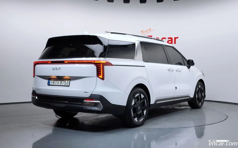 Kia Carnival HEV 9 2024 — photo 1, buy with delivery to Moscow