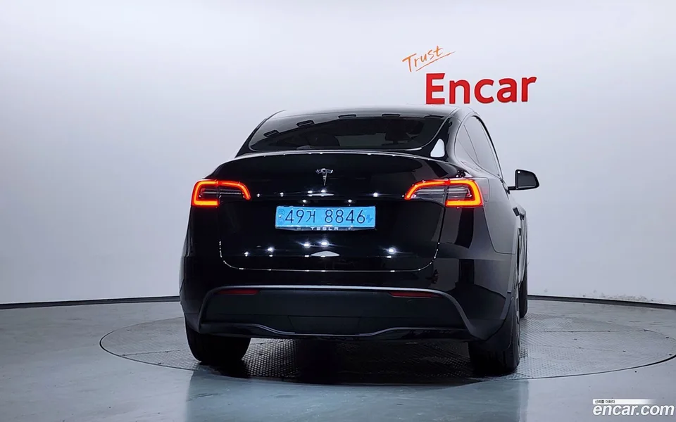 Tesla Model Y RWD 2023 — thumbnail 4