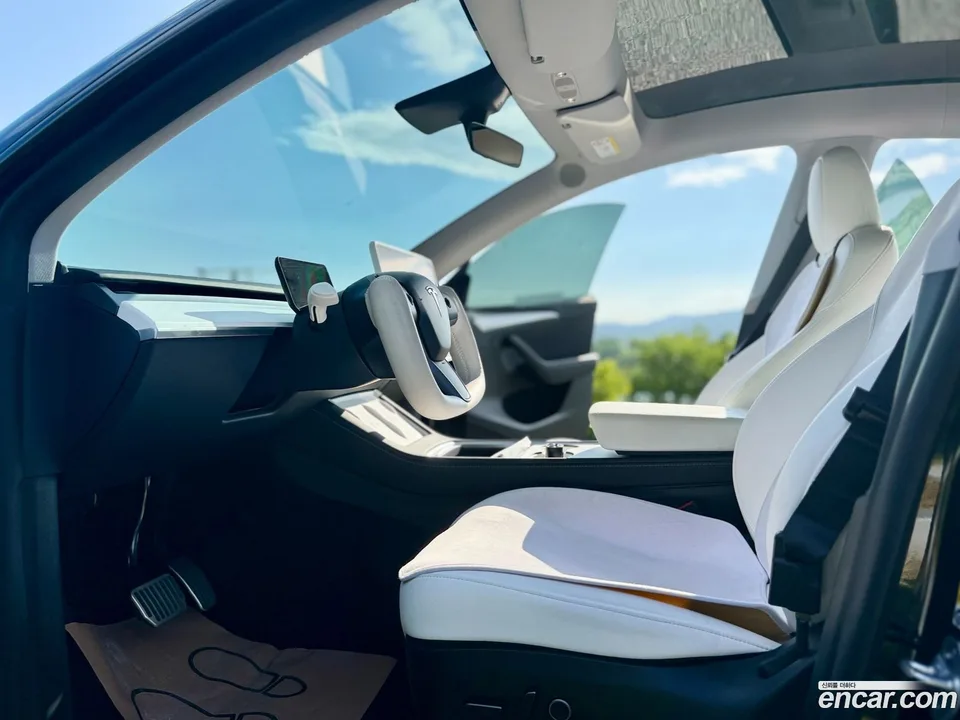 Tesla Model Y RWD 2023 — thumbnail 2