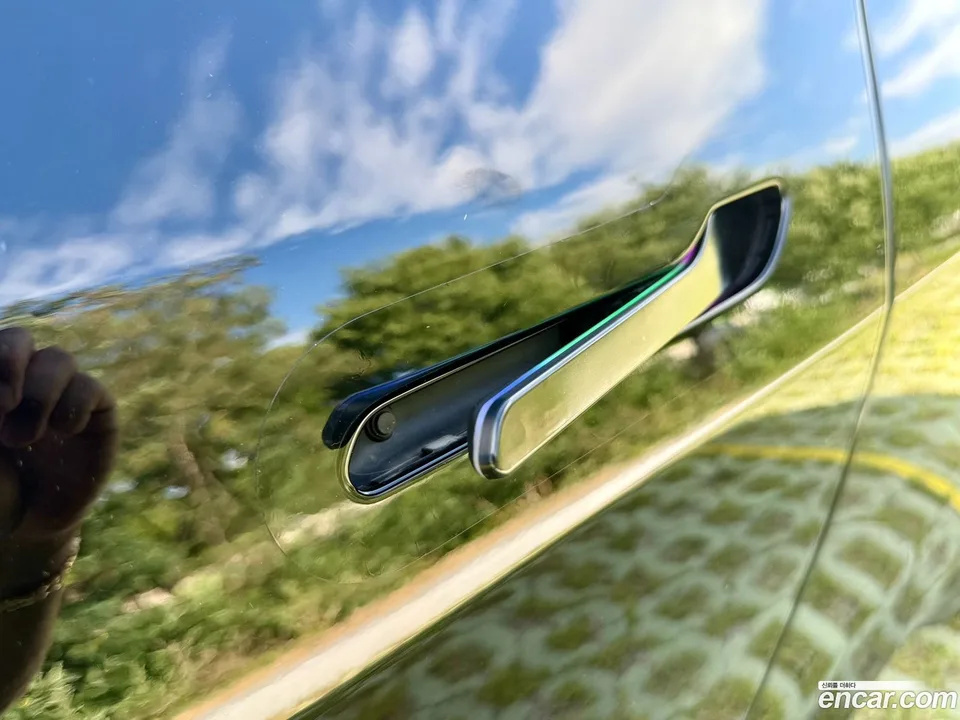 Tesla Model Y RWD 2023 — thumbnail 3