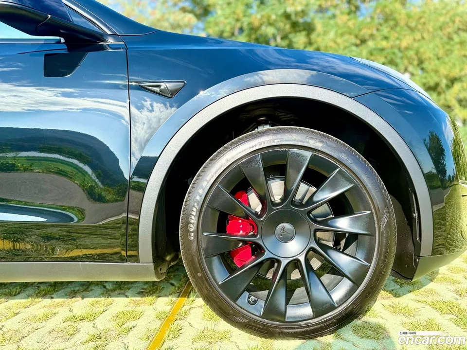 Tesla Model Y RWD 2023 — thumbnail 4