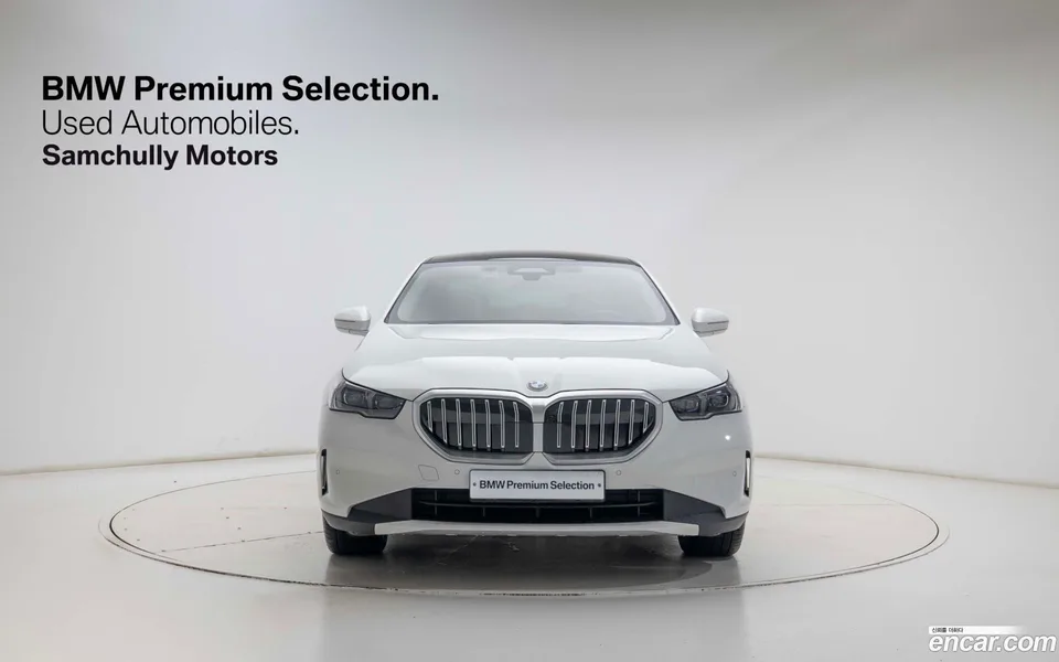 BMW 5 Series 520i 2025 — thumbnail 3