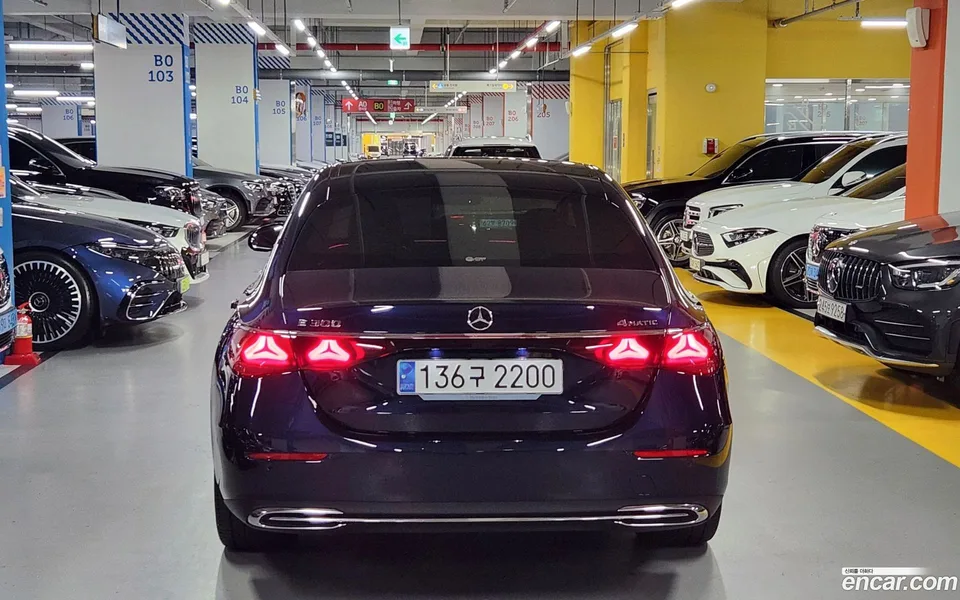 Mercedes-Benz E-Class E300 4MATIC 2025 — thumbnail 3