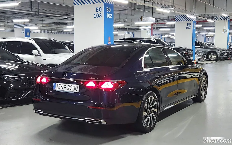 Mercedes-Benz E-Class E300 4MATIC 2025 — thumbnail 4