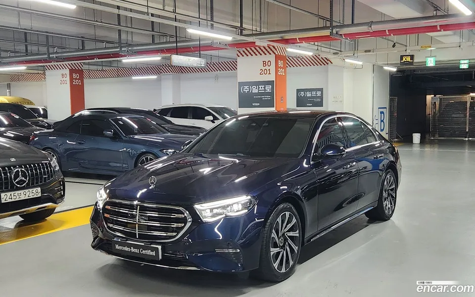 Mercedes-Benz E-Class E300 4MATIC 2025 — photo 1, buy with delivery to Moscow