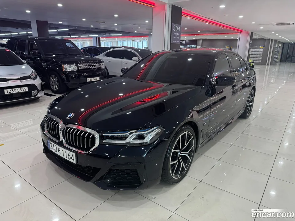 BMW 5 Series 530i M 2023 — фото 1, купить с доставкой в Москву