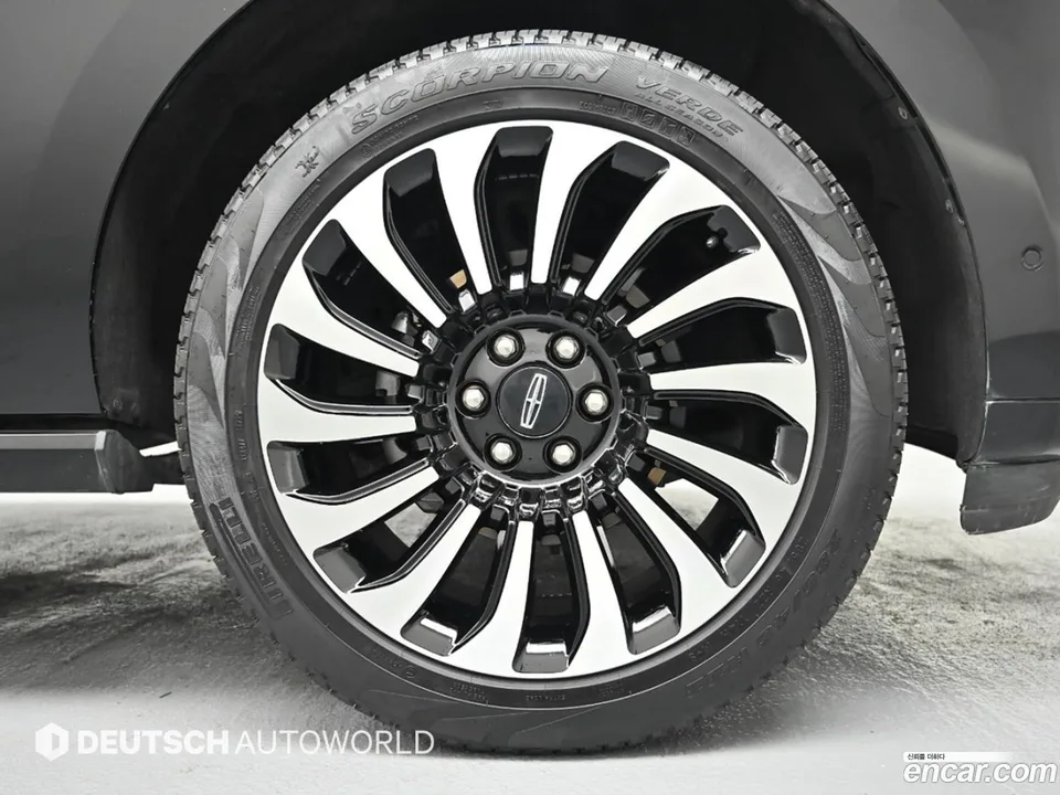 Lincoln Navigator 3.5L 2023 — thumbnail 2