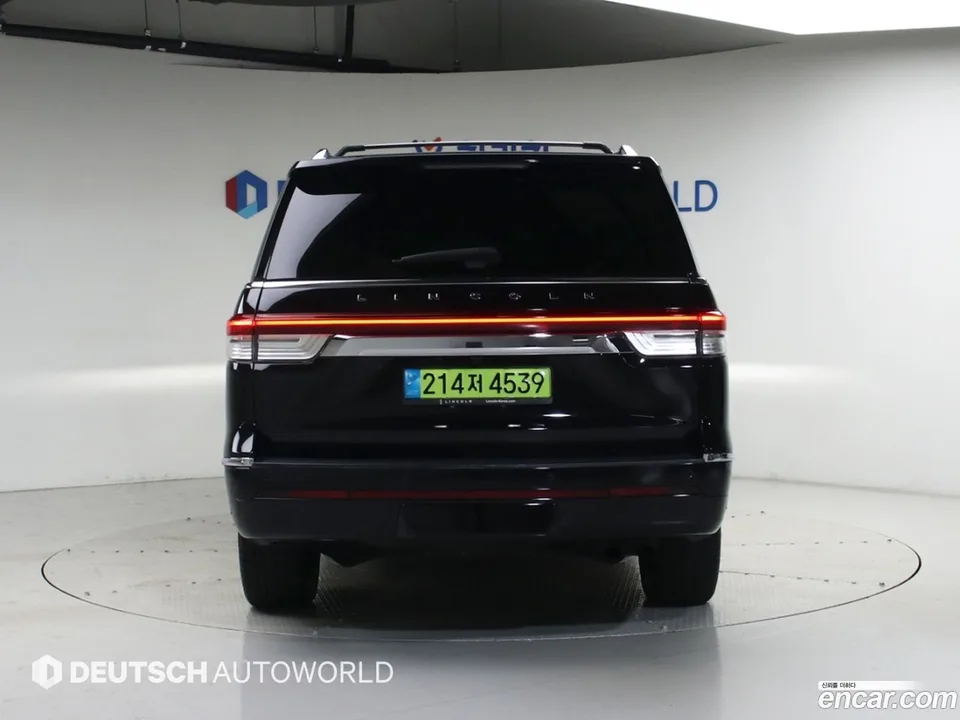 Lincoln Navigator 3.5L 2023 — thumbnail 4