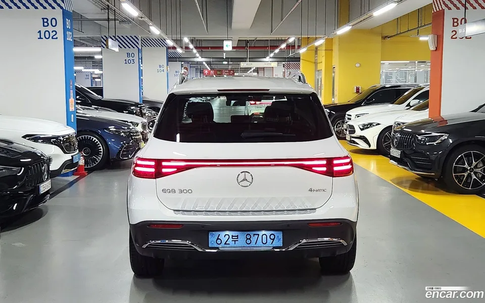 Mercedes-Benz EQB EQB300 4MATIC AMG 2025 — thumbnail 3