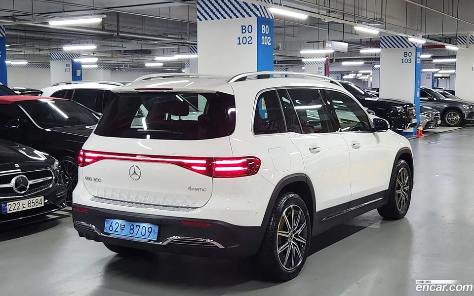 Mercedes-Benz EQB EQB300 4MATIC AMG 2025 — thumbnail 4