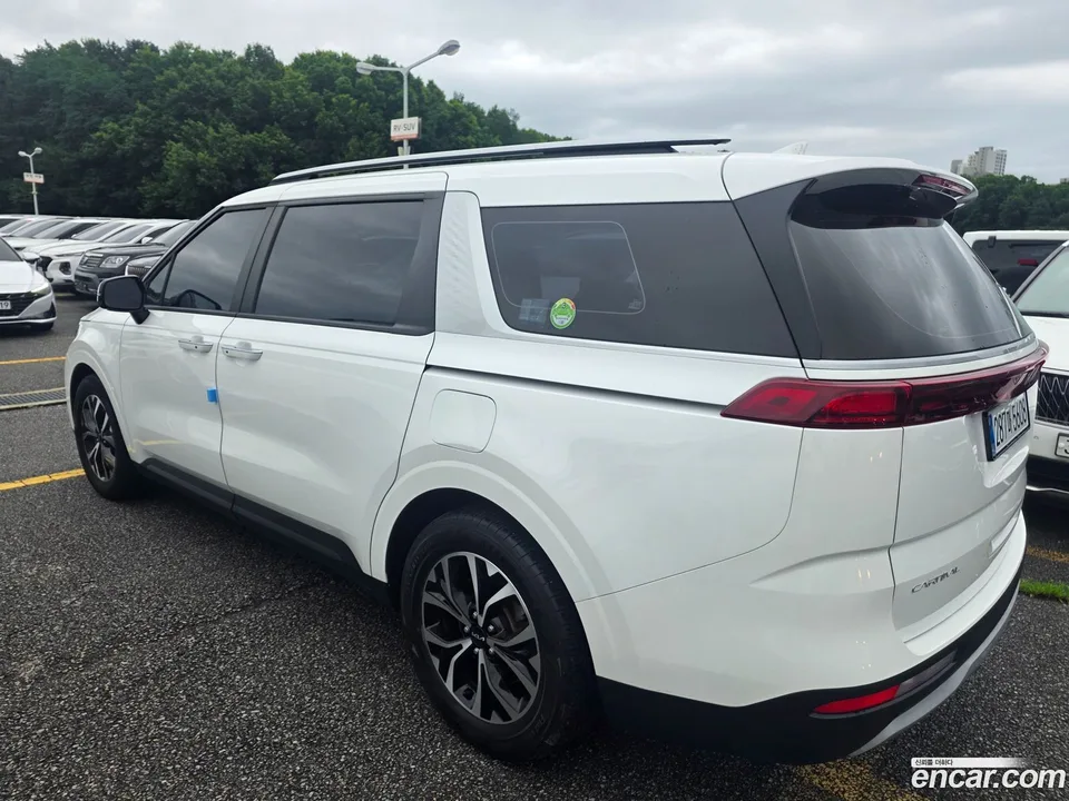 Kia Carnival 9 2022 — thumbnail 4