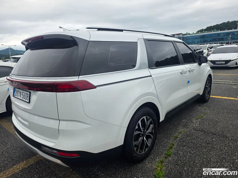 Kia Carnival 9 2022 — thumbnail 5
