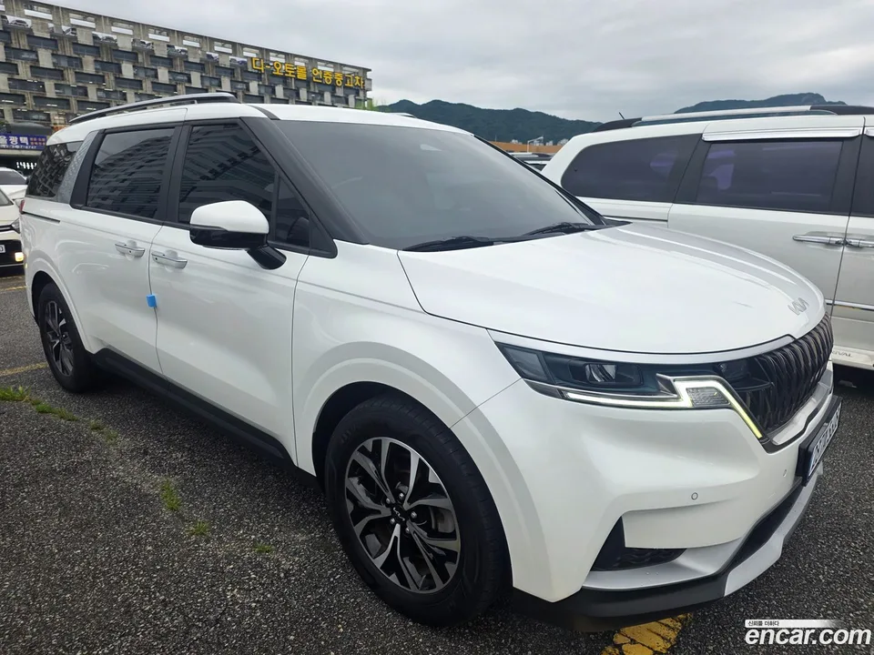 Kia Carnival 9 2022 — photo 1, buy with delivery to Moscow