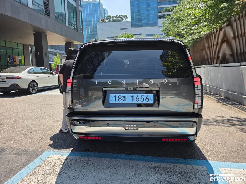 Hyundai Ioniq 9 AWD 2026 — thumbnail 4