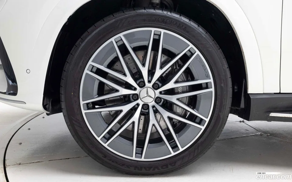 Mercedes-Benz GLE-Class AMG GLE53 4MATIC+ 2025 — thumbnail 5