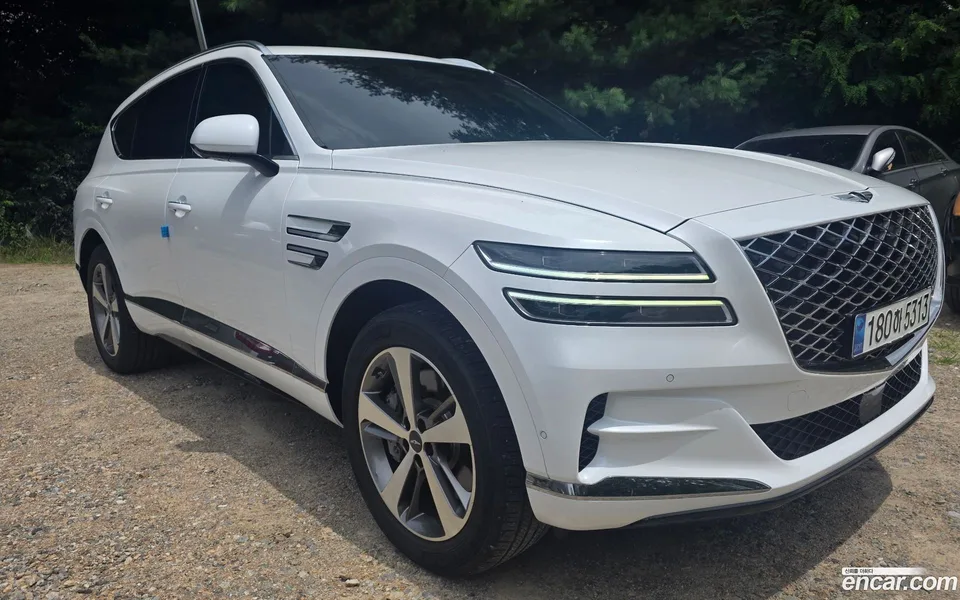 Genesis GV80 2.5T AWD 2023 — photo 1, buy with delivery to Moscow