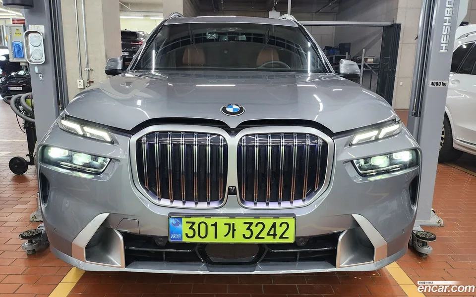 BMW X7 xDrive 40i 6 2025 — photo 1, buy with delivery to Moscow