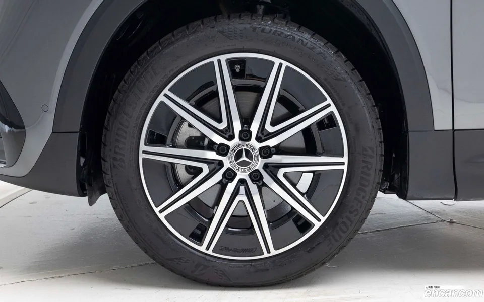 Mercedes-Benz EQB EQB300 4MATIC AMG 2025 — thumbnail 2