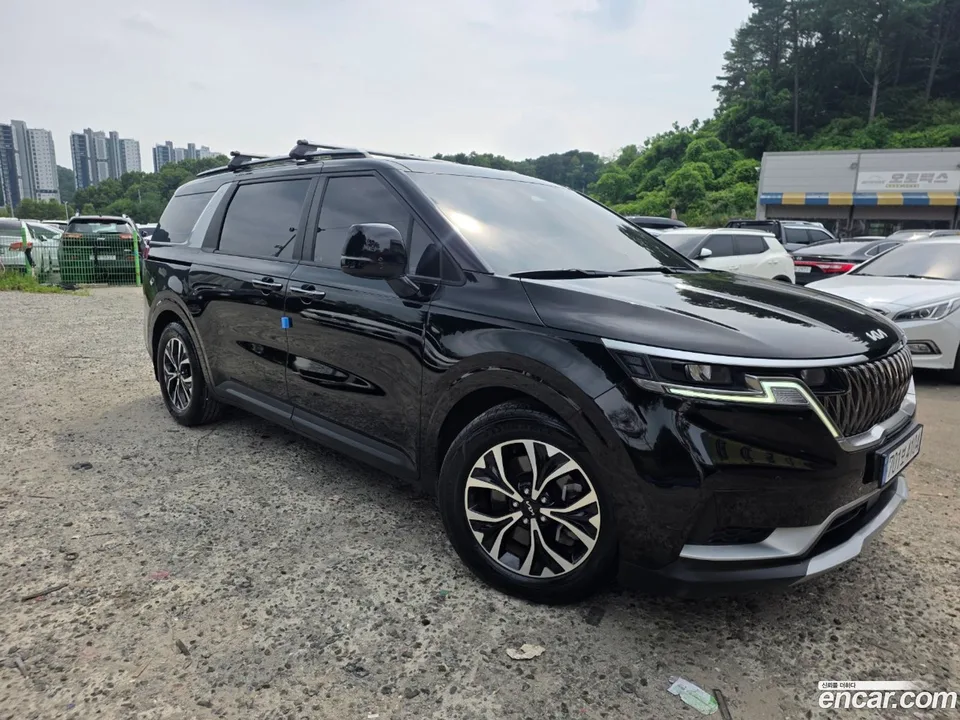 Kia Carnival 11 2023 — thumbnail 3