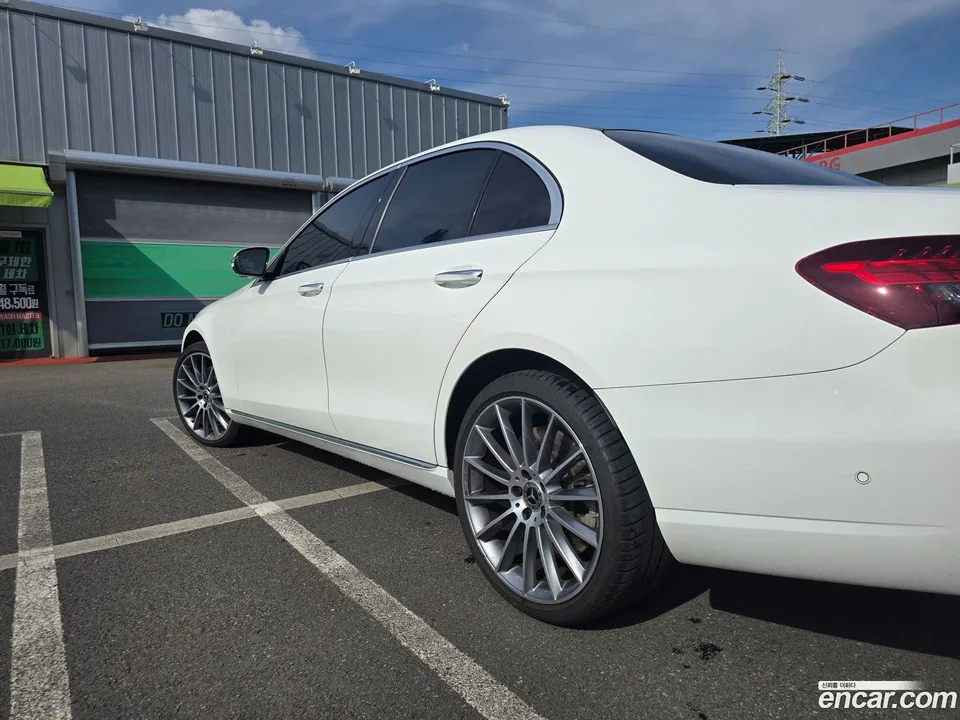Mercedes-Benz E-Class E450 4MATIC 2023 — thumbnail 4