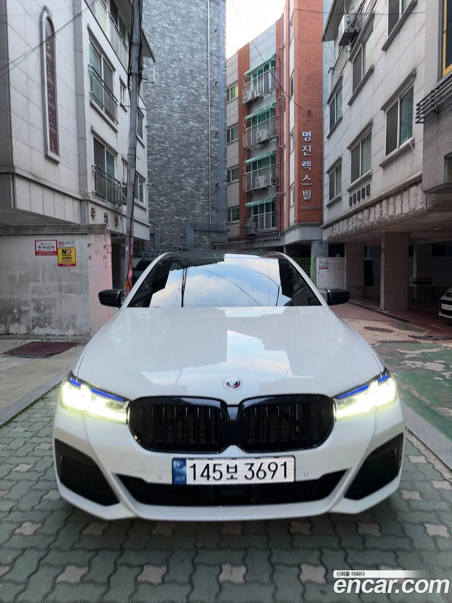 BMW 5 Series 530i M 2023 — фото 1, купить с доставкой в Москву